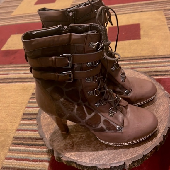 Gently worn animal print booties. Size 39 faux fir and leather. Side Zipper - Picture 2 of 6